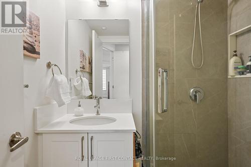 917 - 58 Lakeside Terrace, Barrie, ON - Indoor Photo Showing Bathroom