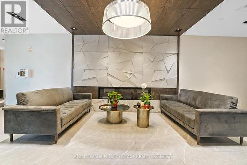 917 - 58 Lakeside Terrace, Barrie, ON - Indoor Photo Showing Living Room