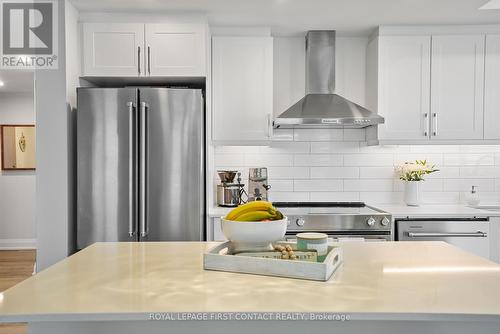 917 - 58 Lakeside Terrace, Barrie, ON - Indoor Photo Showing Kitchen With Stainless Steel Kitchen With Upgraded Kitchen