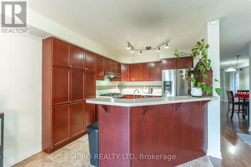 112 Cedarbrook Road, Brampton, ON - Indoor Photo Showing Kitchen