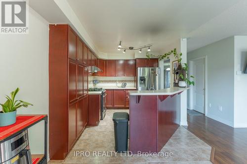 112 Cedarbrook Road, Brampton, ON - Indoor Photo Showing Kitchen