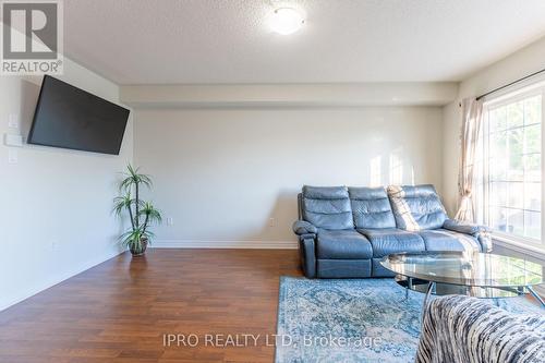 112 Cedarbrook Road, Brampton, ON - Indoor Photo Showing Living Room