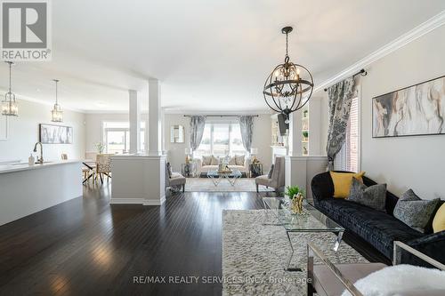 259 Bonnieglen Farm Boulevard, Caledon, ON - Indoor Photo Showing Living Room