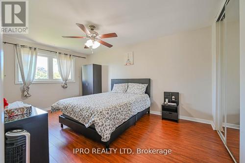 56 Courtleigh Square, Brampton, ON - Indoor Photo Showing Bedroom