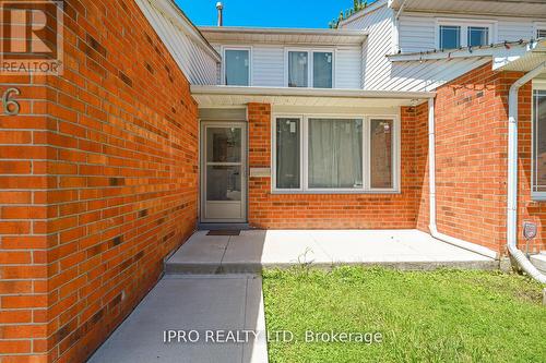 56 Courtleigh Square, Brampton, ON - Outdoor With Exterior