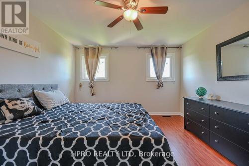 56 Courtleigh Square, Brampton, ON - Indoor Photo Showing Bedroom