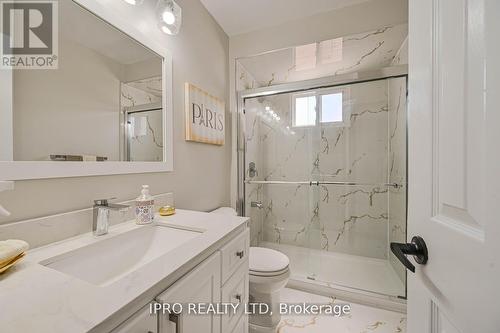 56 Courtleigh Square, Brampton, ON - Indoor Photo Showing Bathroom