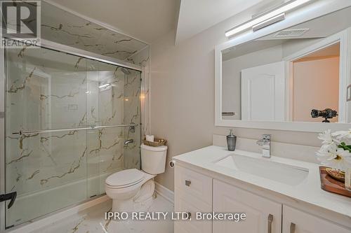 56 Courtleigh Square, Brampton, ON - Indoor Photo Showing Bathroom