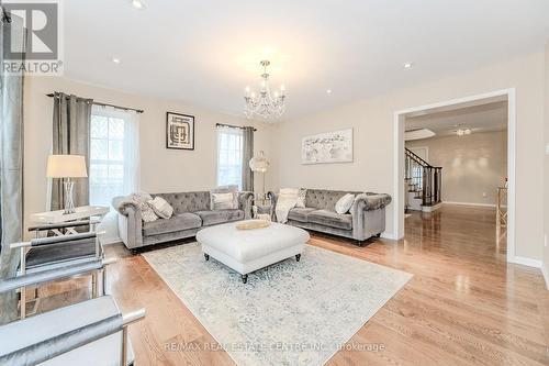 917 Whaley Way, Milton, ON - Indoor Photo Showing Living Room