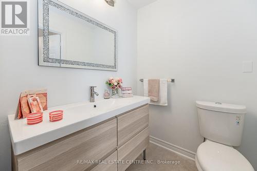 917 Whaley Way, Milton, ON - Indoor Photo Showing Bathroom