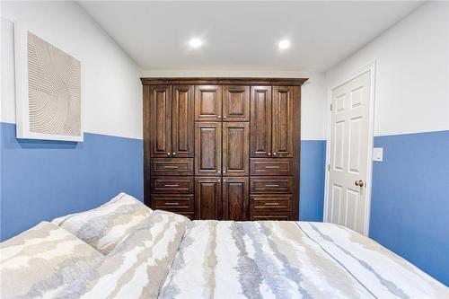 13 East 22Nd Street, Hamilton, ON - Indoor Photo Showing Bedroom