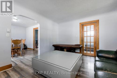 404 Lancaster Street W, Kitchener, ON - Indoor Photo Showing Bedroom