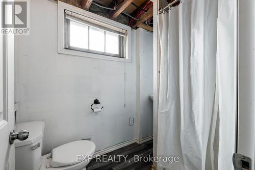 404 Lancaster Street W, Kitchener, ON - Indoor Photo Showing Bathroom