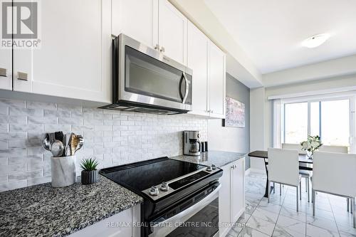 32 Jenkins Street, East Luther Grand Valley, ON - Indoor Photo Showing Kitchen With Upgraded Kitchen