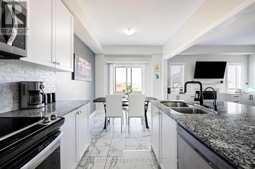 32 Jenkins Street, East Luther Grand Valley, ON - Indoor Photo Showing Kitchen With Double Sink With Upgraded Kitchen