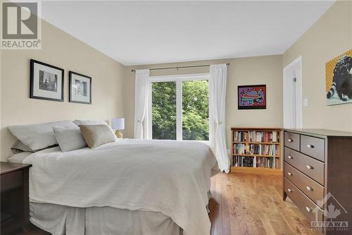 35 Briarway Private, Ottawa, ON - Indoor Photo Showing Bedroom