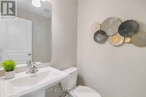 12 Oxfordshire Lane N, Kitchener, ON - Indoor Photo Showing Bathroom