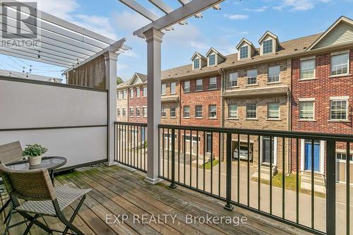 12 Oxfordshire Lane N, Kitchener, ON - Outdoor With Balcony