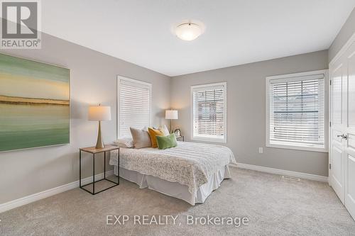 12 Oxfordshire Lane N, Kitchener, ON - Indoor Photo Showing Bedroom