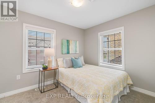 12 Oxfordshire Lane N, Kitchener, ON - Indoor Photo Showing Bedroom