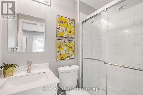 12 Oxfordshire Lane N, Kitchener, ON - Indoor Photo Showing Bathroom