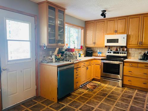 1706 10Th Avenue, Invermere, BC - Indoor Photo Showing Kitchen