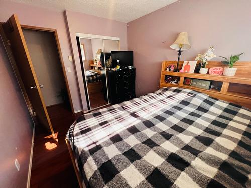 1706 10Th Avenue, Invermere, BC - Indoor Photo Showing Bedroom