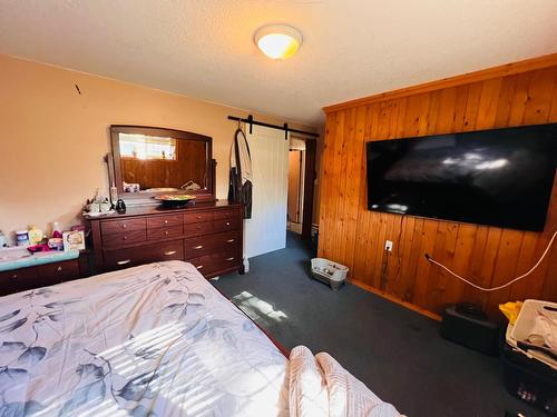 1706 10Th Avenue, Invermere, BC - Indoor Photo Showing Bedroom