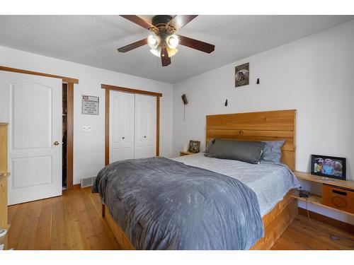 309 22Nd Avenue, Creston, BC - Indoor Photo Showing Bedroom