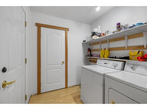 309 22Nd Avenue, Creston, BC - Indoor Photo Showing Laundry Room