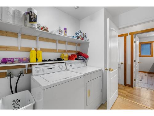 309 22Nd Avenue, Creston, BC - Indoor Photo Showing Laundry Room