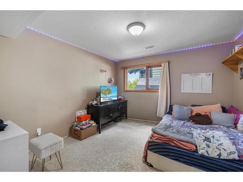 309 22Nd Avenue, Creston, BC - Indoor Photo Showing Bedroom