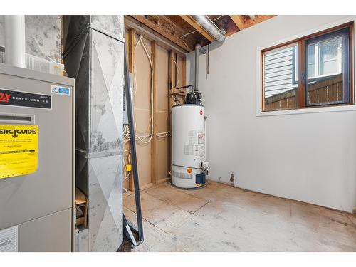 309 22Nd Avenue, Creston, BC - Indoor Photo Showing Basement