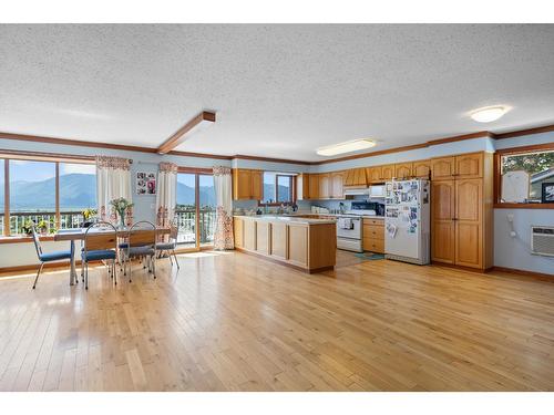 309 22Nd Avenue, Creston, BC - Indoor