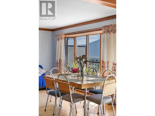 309 22Nd Avenue, Creston, BC - Indoor Photo Showing Dining Room