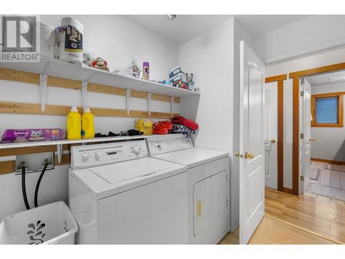 309 22Nd Avenue, Creston, BC - Indoor Photo Showing Laundry Room