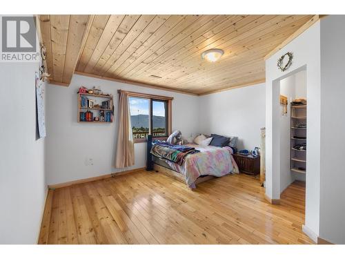 309 22Nd Avenue, Creston, BC - Indoor Photo Showing Bedroom