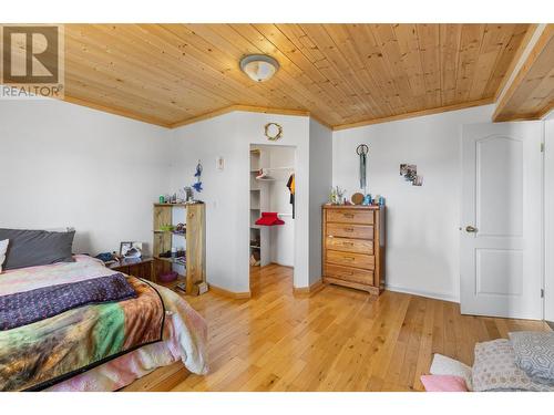 309 22Nd Avenue, Creston, BC - Indoor Photo Showing Bedroom