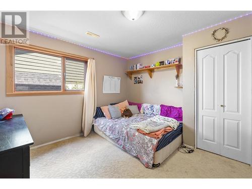 309 22Nd Avenue, Creston, BC - Indoor Photo Showing Bedroom