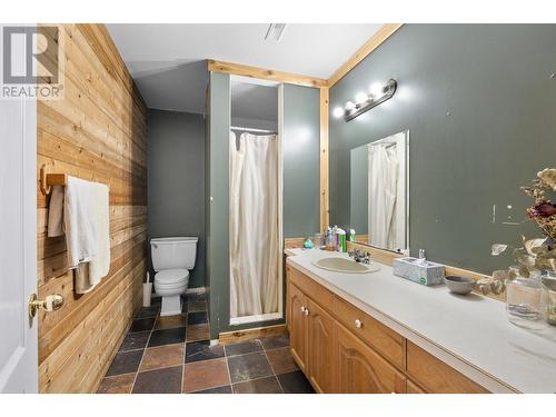 309 22Nd Avenue, Creston, BC - Indoor Photo Showing Bathroom