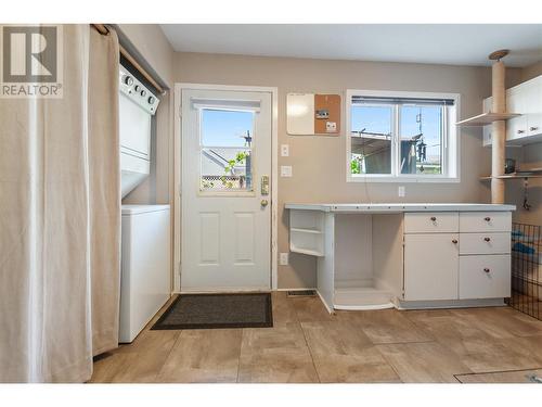 1290 Kilwinning Street, Penticton, BC - Indoor Photo Showing Laundry Room