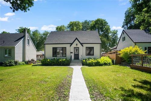 22 Balsam Place, Winnipeg, MB - Outdoor With Facade