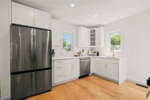 22 Balsam Place, Winnipeg, MB - Indoor Photo Showing Kitchen With Stainless Steel Kitchen