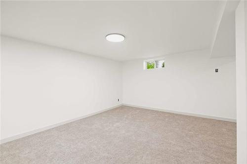 22 Balsam Place, Winnipeg, MB - Indoor Photo Showing Other Room