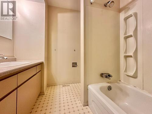 15 800 N Second Avenue, Williams Lake, BC - Indoor Photo Showing Bathroom