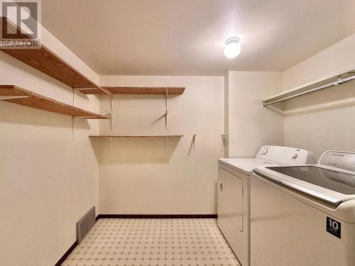 15 800 N Second Avenue, Williams Lake, BC - Indoor Photo Showing Laundry Room