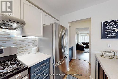 18 Albert Lewis Street, Markham (Cornell), ON - Indoor Photo Showing Kitchen