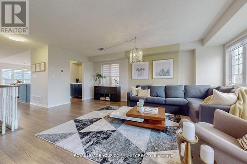 18 Albert Lewis Street, Markham (Cornell), ON - Indoor Photo Showing Living Room