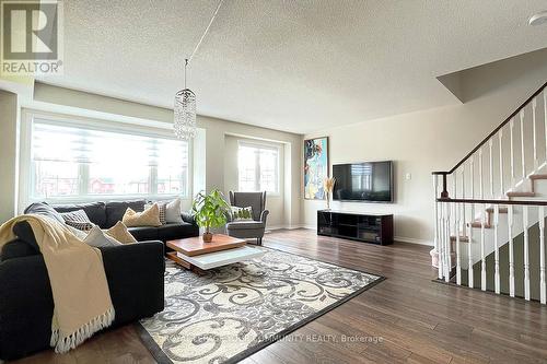 18 Albert Lewis Street, Markham (Cornell), ON - Indoor Photo Showing Living Room