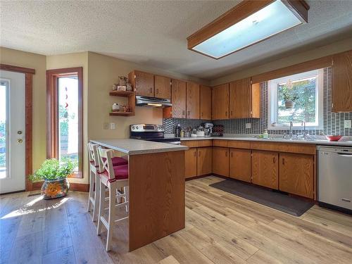 108043 Tower (24-8-19W S) Road, Brandon, MB - Indoor Photo Showing Kitchen With Double Sink